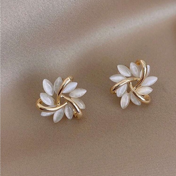 Mayberry Mixed Floral Earrings - Picture 2 of 2